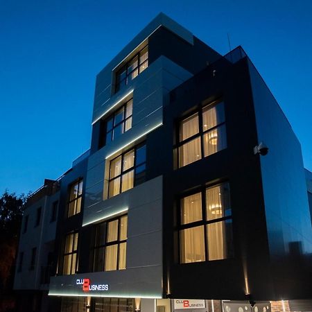 Family Hotel Business Club شومن المظهر الخارجي الصورة