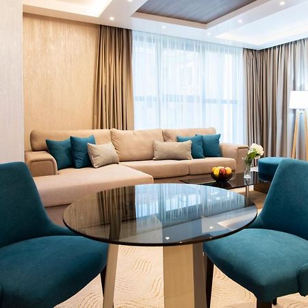 Family Hotel Business Club شومن المظهر الخارجي الصورة