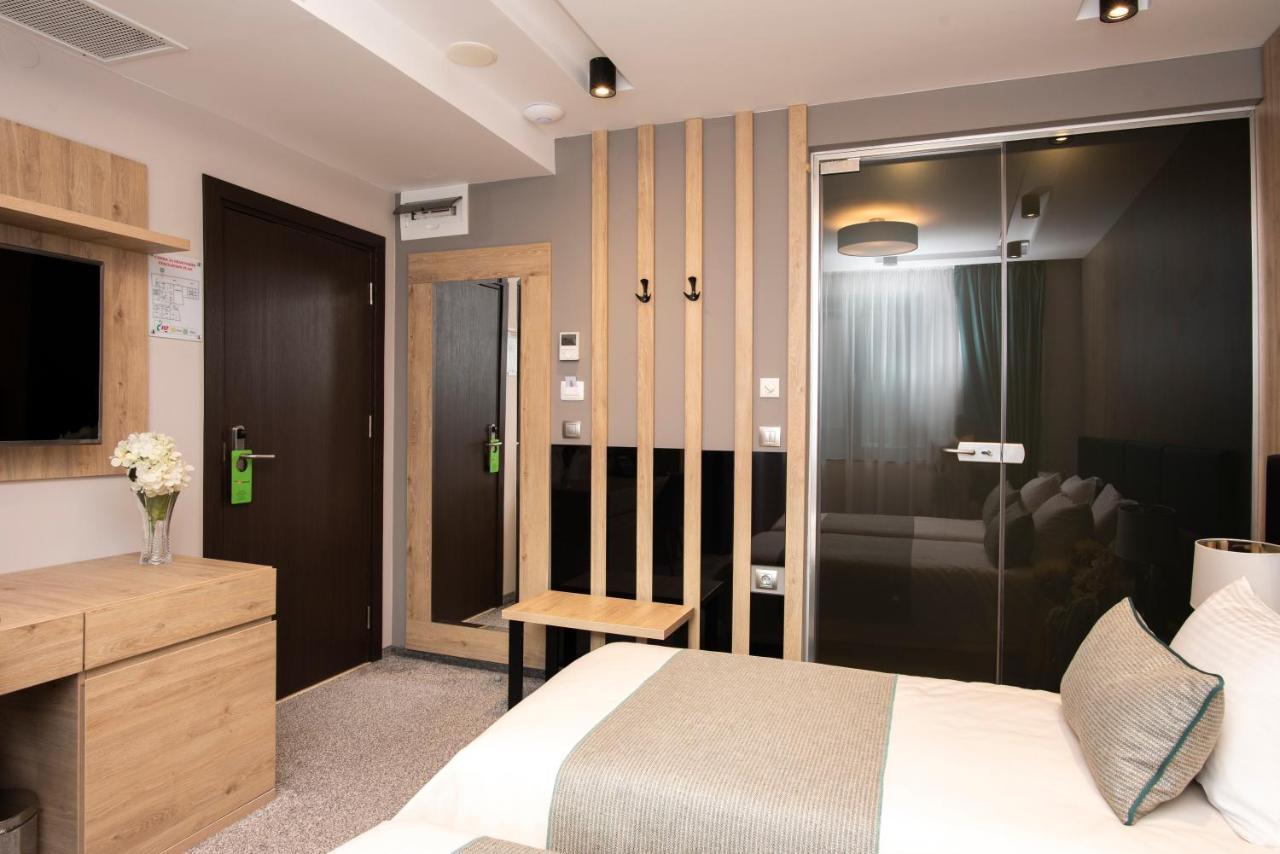 Family Hotel Business Club شومن المظهر الخارجي الصورة