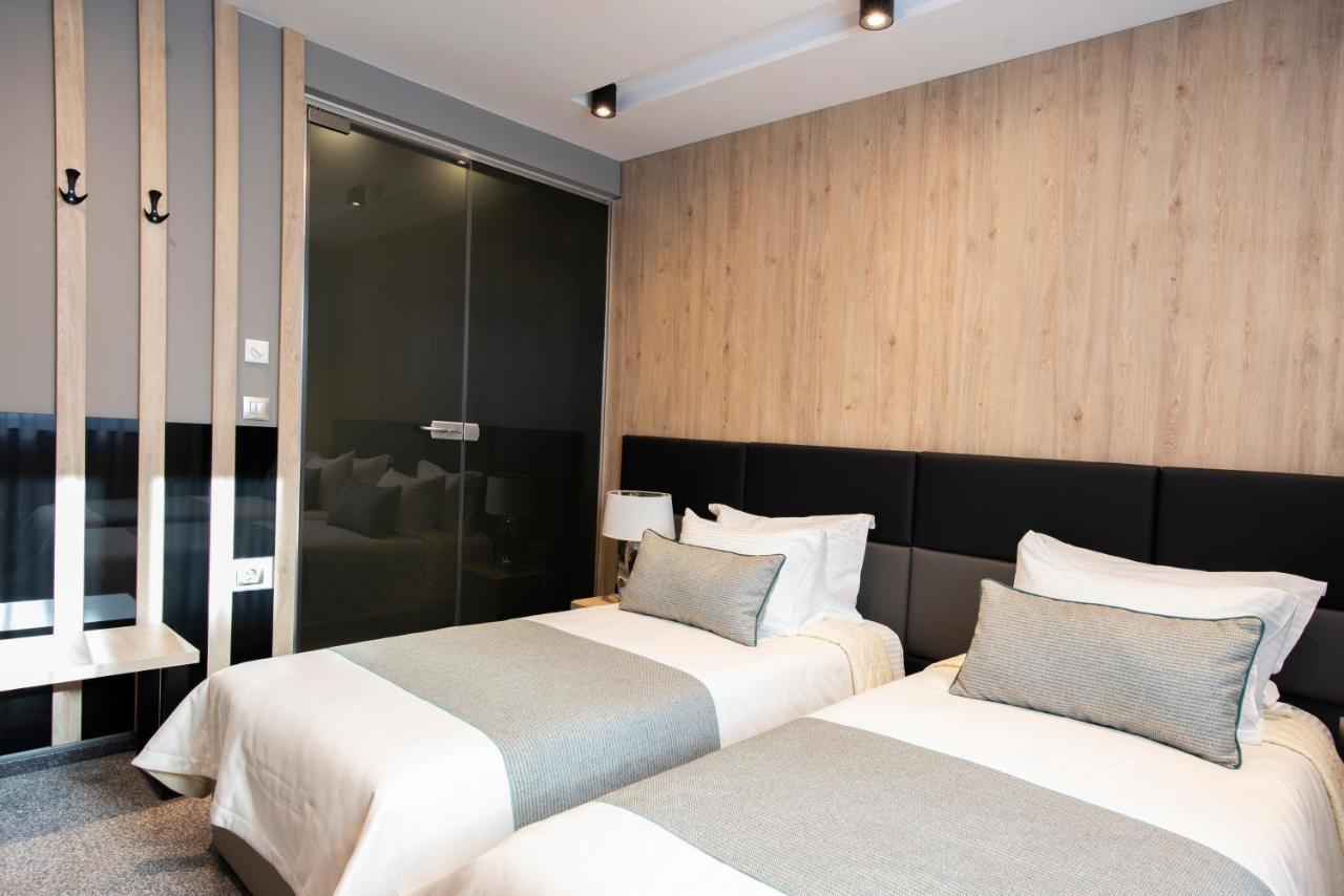 Family Hotel Business Club شومن المظهر الخارجي الصورة