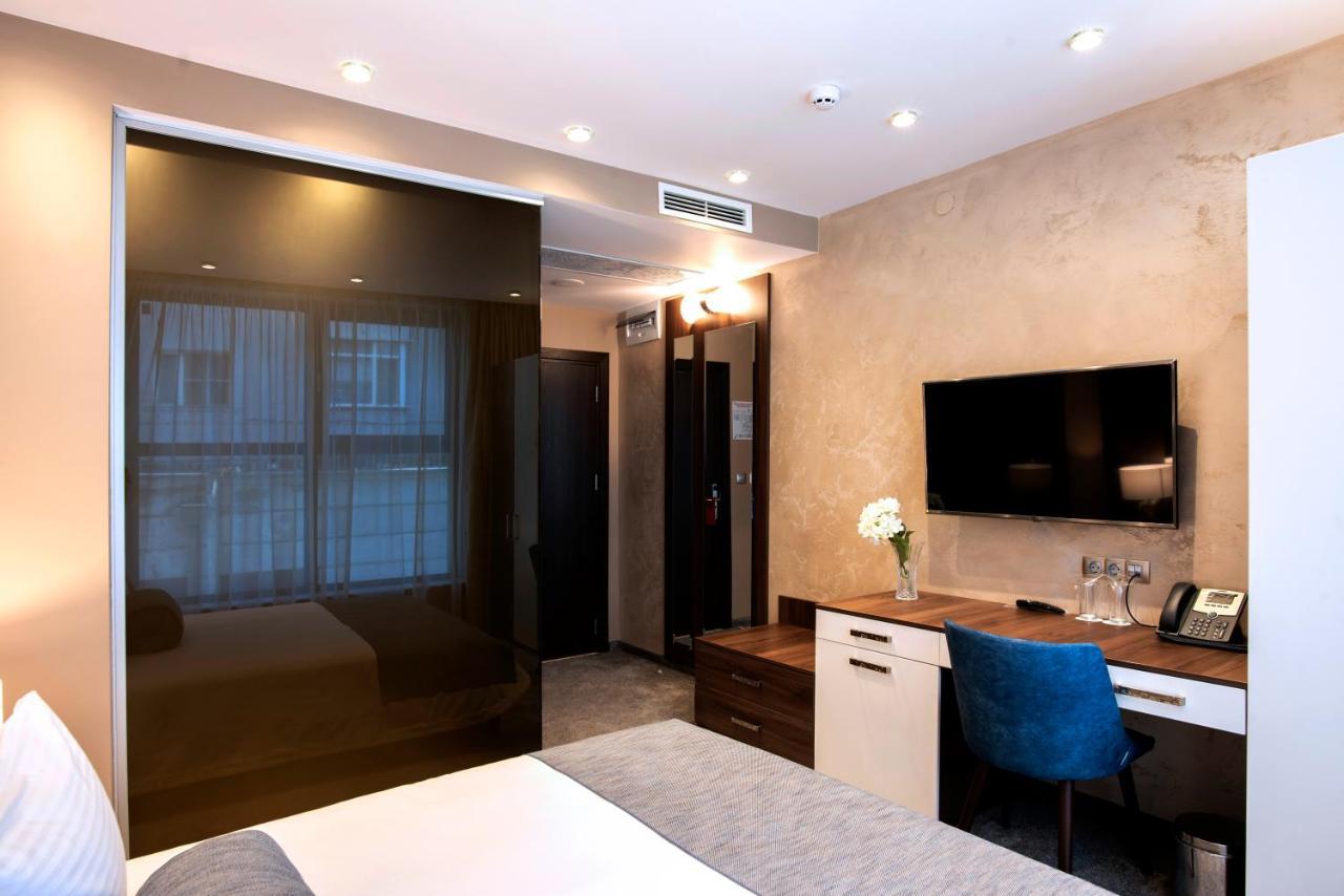 Family Hotel Business Club شومن المظهر الخارجي الصورة