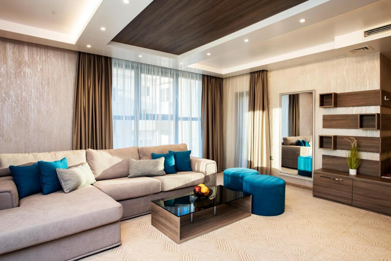 Family Hotel Business Club شومن المظهر الخارجي الصورة