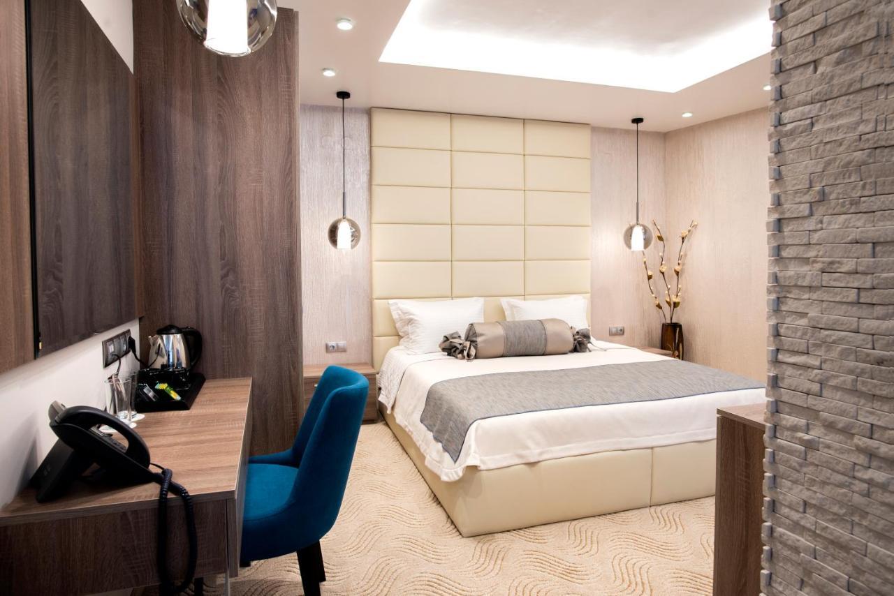 Family Hotel Business Club شومن المظهر الخارجي الصورة