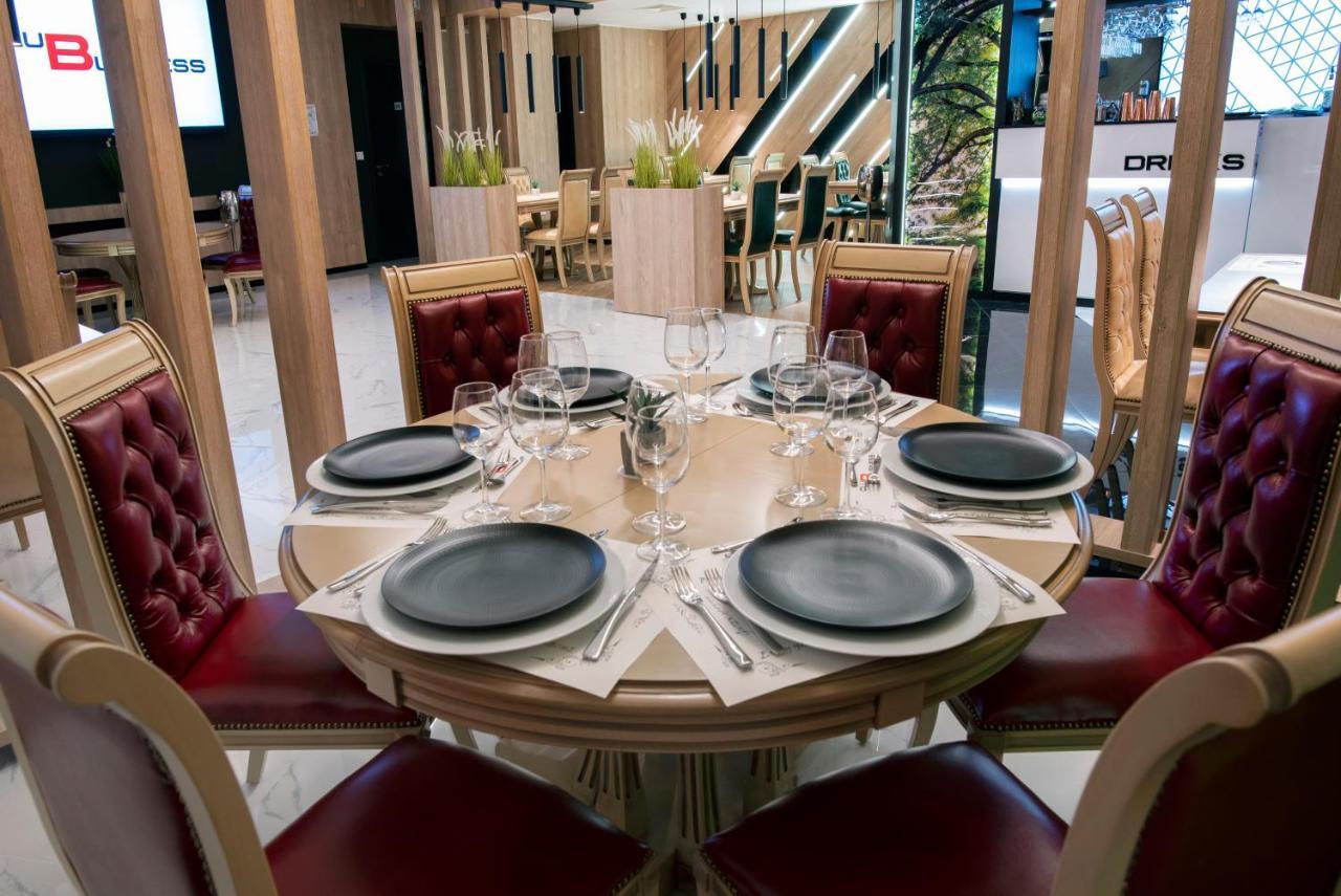 Family Hotel Business Club شومن المظهر الخارجي الصورة