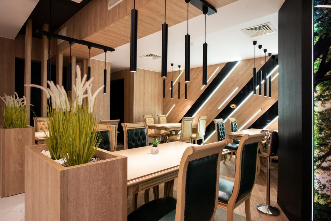 Family Hotel Business Club شومن المظهر الخارجي الصورة
