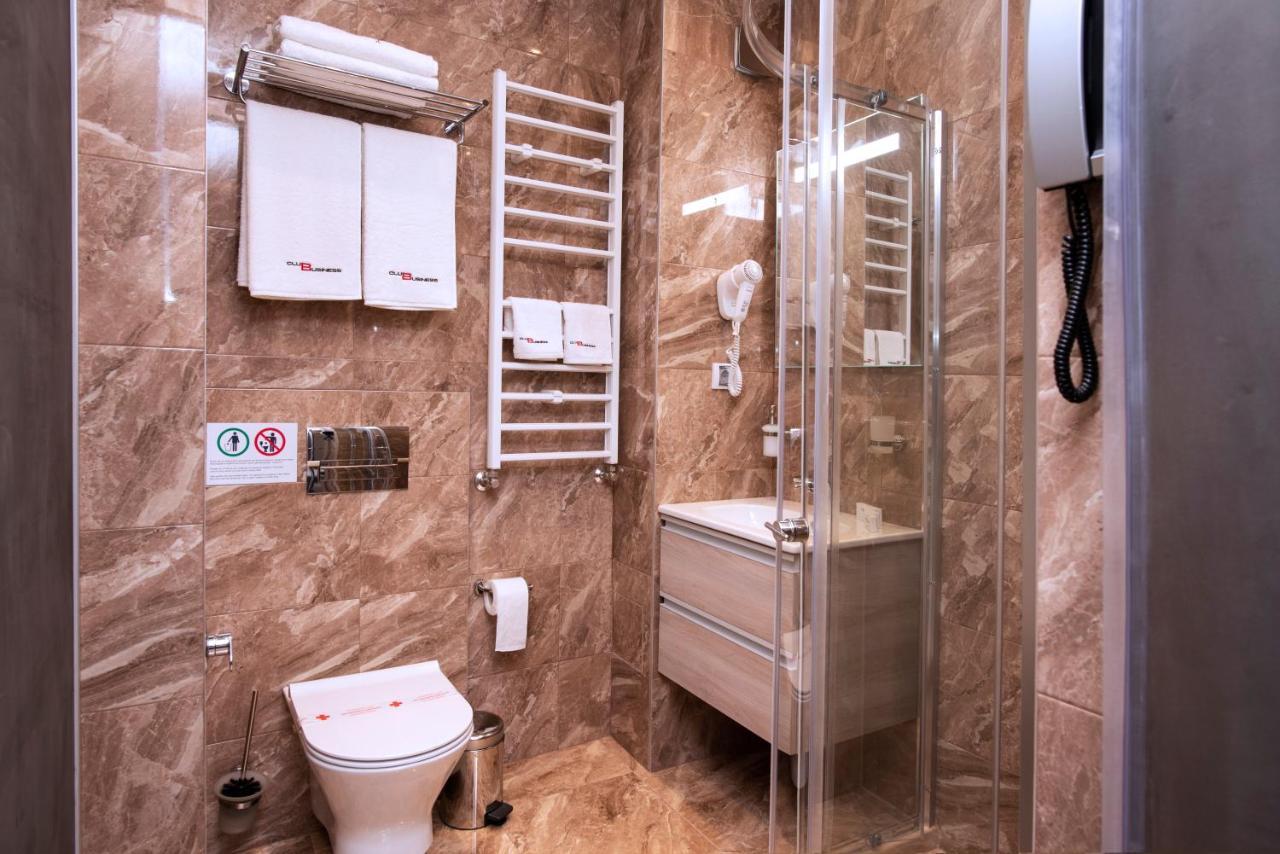 Family Hotel Business Club شومن المظهر الخارجي الصورة